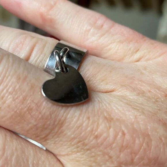 Silver Charming Dangling Heart Statement Wide Band Ring NEW - Picture 3 of 3